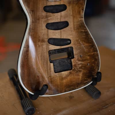 One-Piece Locking Stratocaster Body - Stain/Natural image 1