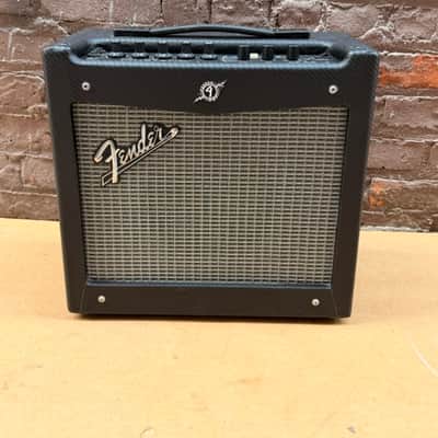 Fender Mustang I (V.1) 20-Watt 1x8" Guitar Combo Modeling Amplifier image 2