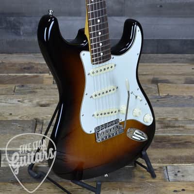 Pre-Owned Fender American Professional II Stratocaster - Two Tone Sunburst with Hard Shell Case image 9