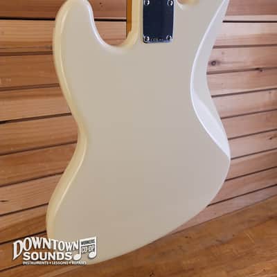 Fender Vintera III Early '60s Jazz Bass with Fender Deluxe Gig Bag - Olympic White image 6