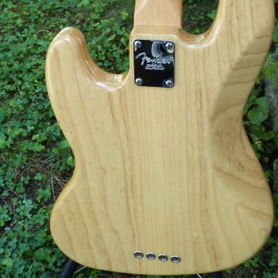 Fender Jazz Bass with hardshell fender case 2000 natural image 8