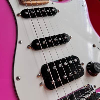 Fender USA MOD SHOP Custom Stratocaster in Bubblegum Metallic w/ Orig Case! image 2