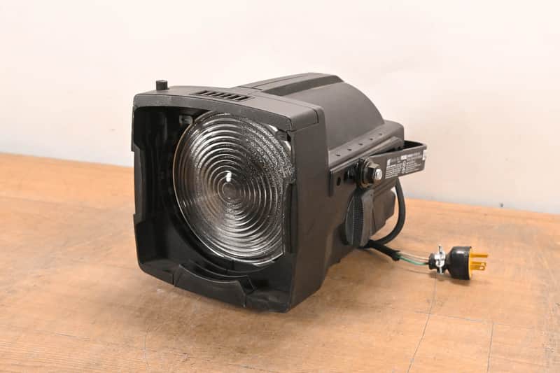 ETC ETC Source Four Fresnel 750W Stage Light Fixture
