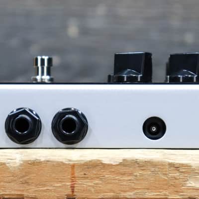 Darkglass Electronics Mucrotubes B7K v2 Analog Bass Preamp Effect Pedal image 4