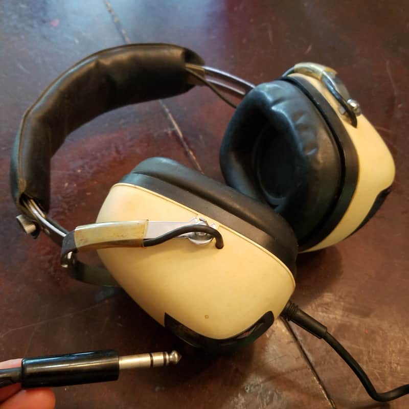 Sansui SS20 Heaphones Egg Over Ear Two-Way 1970s - Cream and black image 1