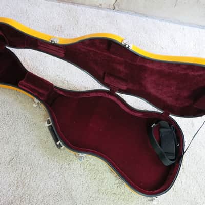 Eastman Fiberglass Guitar Case Yellow 39X14X3 Fits Fender Gibson Ibanez Telecaster Strats Les Paul image 10