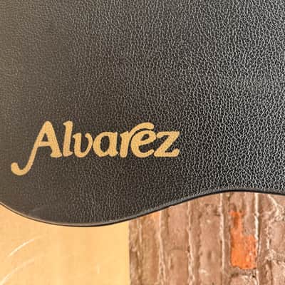 Alvarez RD8 Dreadnought Acoustic Guitar w/ Original Alvarez Hard Shell Case imagen 13