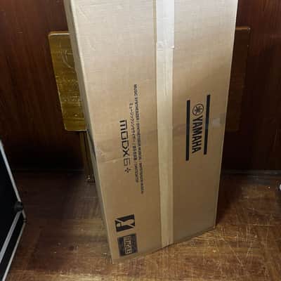 Yamaha MODX6+ 61 Semi-weighted Key Synthesizer w/ box image 12