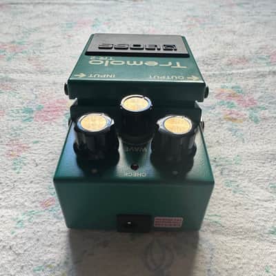 Boss TR-2 Tremolo (Silver Label) 1997 - Present - Green image 4