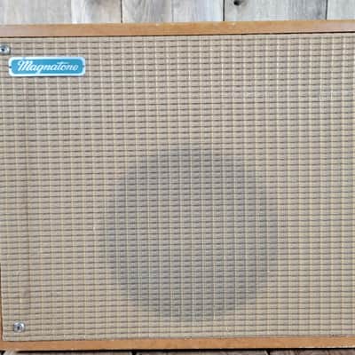 Magnatone Varsity Deluxe Model 108 1967 - Brown image 7