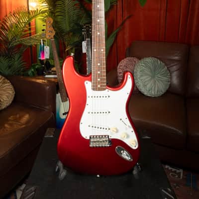 Fender Stratocaster 1999-2000 - Red image 1