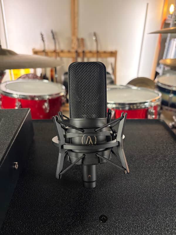 Audio-Technica AT4033a Large Diaphragm Cardioid Condenser Microphone