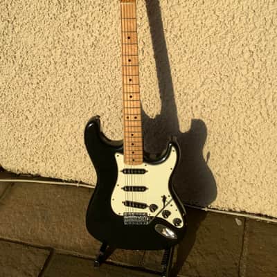 Fender Stratocaster with Maple Fretboard 1977 - Black image 2