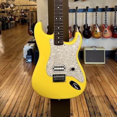 Fender Limited Edition Tom DeLonge Stratocaster - Graffiti Yellow image 6
