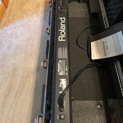 Roland XP-30 61-Key 64-Voice Expandable Synthesizer 1999- with SKB Hard Road Case image 2