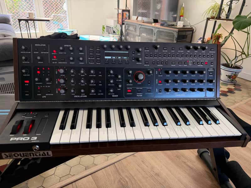 Sequential Pro 3 SE 37-Key 3-Voice Monophonic / Paraphonic Synthesizer 2020 - Present - Black with Wood Sides image 1