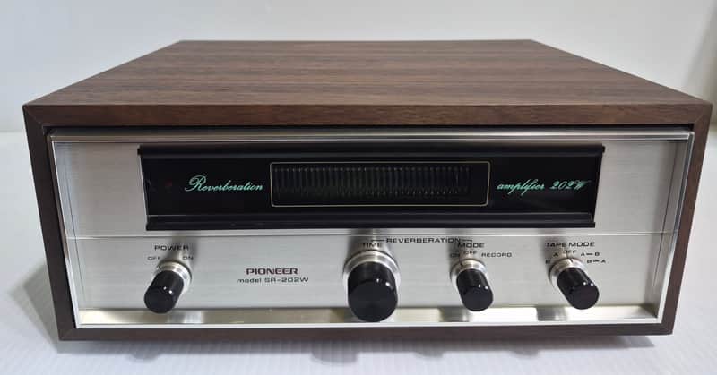 Pioneer SR-202W Reverb Amplifier 1971 - 1977 - Silver with Wood Sides