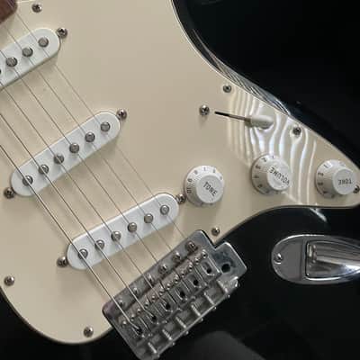 Fender Standard Stratocaster with Rosewood Fretboard 1998 - 2005 - Black image 1