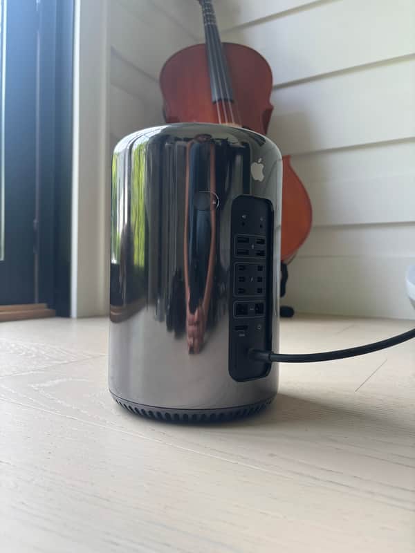 Apple MacPro 2013 - Black image 1