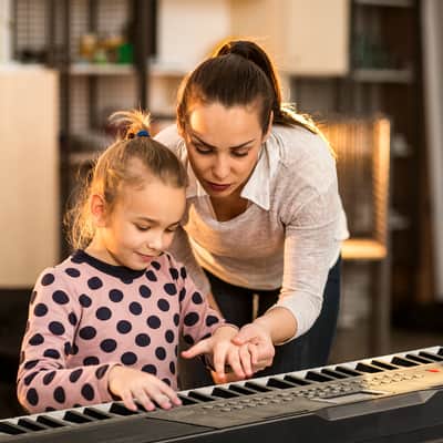 Glarry EP-110 61 Key Keyboard with Piano Stand, Piano Bench, Built In Speakers, Headphone, Microphone, Music Rest, LED Screen, 3 Teaching Modes for Beginners 2020s - Black image 7