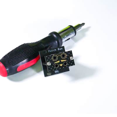 Robots Are Red Patch Bae - 2 Channel 1u imagen 2