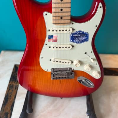 Fender Stratocaster deluxe 2011 - Aged cherry sunburst- Ash image 2