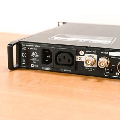 Shure UR4D+ Dual Wireless Receiver with UR2/BETA58A Mic Pair - J5 Band CG01Z1J image 10