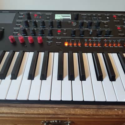 Korg Modwave 37-Key Wavetable Synthesizer with Power Supply