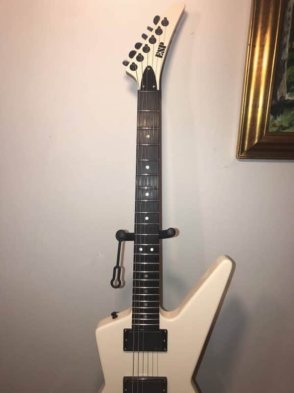 Warmoth Nomad body matching Gibson Explorer, white, EMG