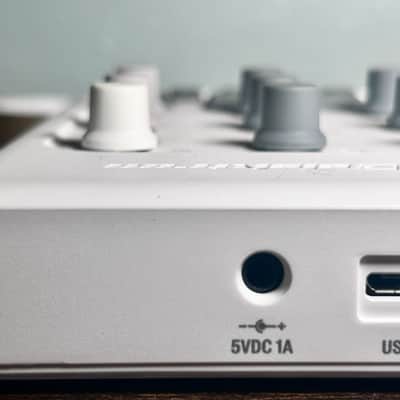 Elektron Model:Samples 2019 - 2020 - White image 3
