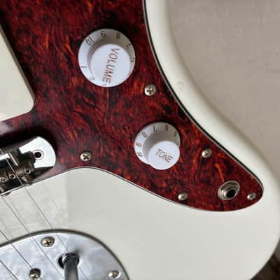 Squier Vintage Modified Jazzmaster with Laurel Fretboard 2018 - 2019 - Olympic White electric guitar tortoise image 24