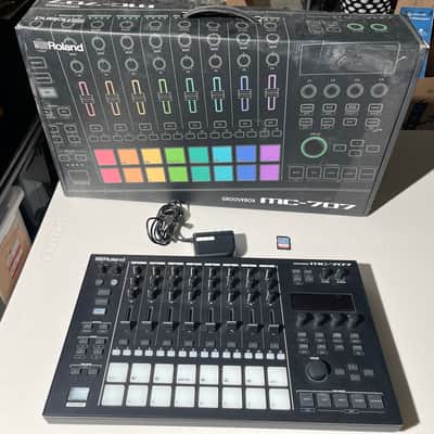 Roland MC-707 Groovebox 2019 - Present - Black Bild 2