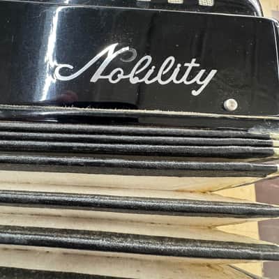 Noble Nobility Accordion - Black image 3