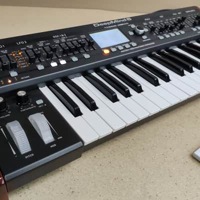 Behringer DeepMind 6 with original Bag / Synthonia Libraries - Deep mind
