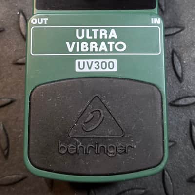 Behringer UV300 Ultra Vibrato Tremolo Pedal image 2