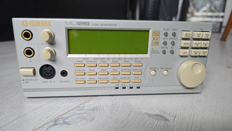 Yamaha MU128 1998 - Grey white | Reverb France