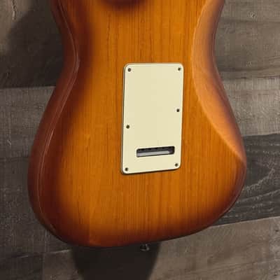 Fender American Performer Stratocaster Honey Burst COLOR:HONEY BURST image 6
