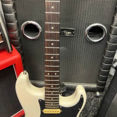 Squier Stratocaster Bullet series 90/2010s - White image 8