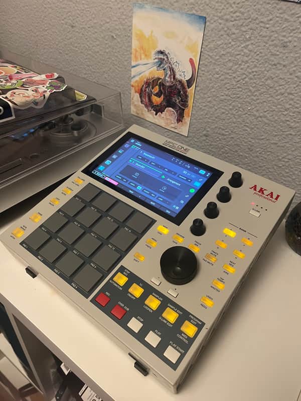 Akai MPC One Standalone MIDI Sequencer Retro Edition 2021 - Present - Grey image 1