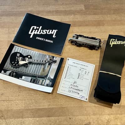 Gibson Les Paul Classic 2022 - Ebony + Case image 8