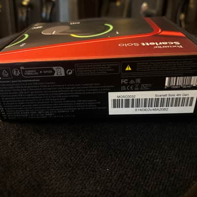 Focusrite Scarlett Solo 4th Gen with box and cable image 3