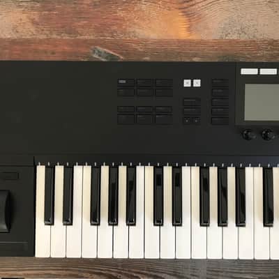 Native Instruments Komplete Kontrol S61 MK2 – Excellent Condition (Mint) image 2