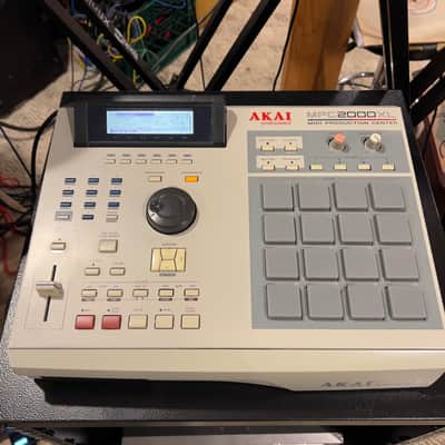 Akai MPC2000XL MIDI Production Center 2000 - 2005 - Grey image 1