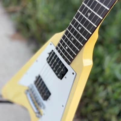 Gibson Flying V '67 1991 Early Reissue Alpine White image 7