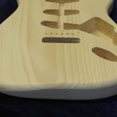 1 Piece 40yr Aged Pine Strat Style body - 2lbs 12oz #3665 *IMPORT CHARGES INCLUDED image 5