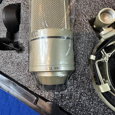 MXL 990 Cardioid Condenser Microphone – Shockmount, Hard Case & Manual – Champagne 2003-2008 - Champagne image 4