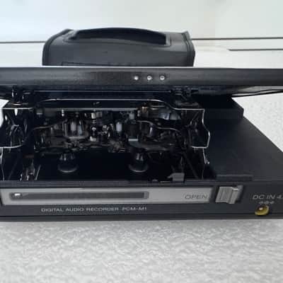 Sony PCM-M1 legendary professional-grade Digital Audio Tape (DAT) recorder 2000 - Excellent image 4