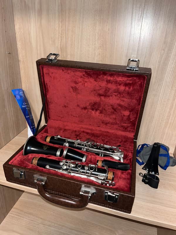 Buffet Crampon E11 Intermediate Bb Clarinet - Black image 1