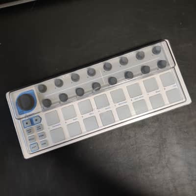 Arturia BeatStep MIDI Controller + Deck Saver