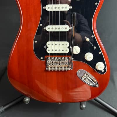 Squier Classic Vibe 70's Stratocaster HSS Electric Guitar Walnut Finish imagen 2